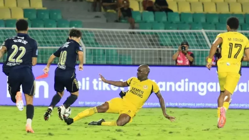 PSM Makassar vs Semen Padang FC dalam laga lanjutan BRI Super League 2025/2026 di Stadion Gelora BJ Habibie, Senin (2/2/2026). (Foto: MO Semen Padang FC)