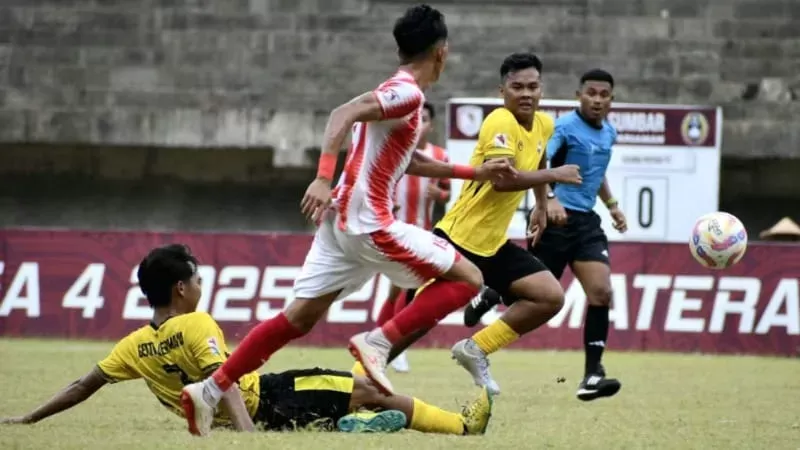 PSP vs Gaung Putra FC dalam laga lanjutan Liga 4 Sumbar di Stadion Haji Agus Salim, Padang, Rabu (11/2/2026). (Foto: Kominfo Padang)