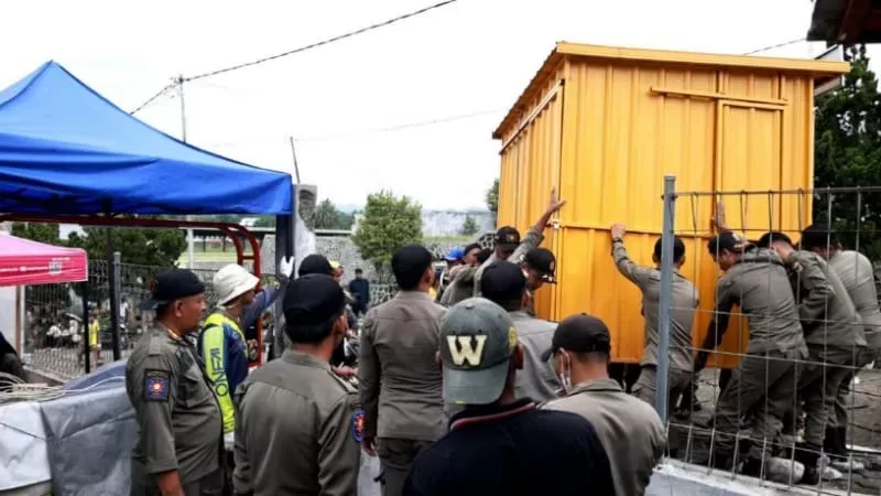 Pemkab Tanah Datar merelokasi pedagang dari Jalan Sutoyo Batusangkar ke lokasi baru. (Foto: Kominfo Tanah Datar)