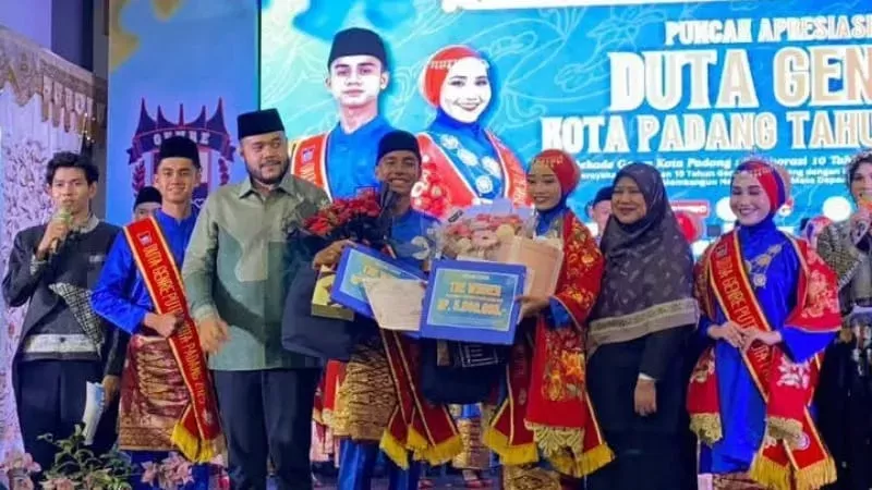 Fathir Latif dan Nikita Arhimah Putri terpilih sebagai Duta GenRe Kota Padang 2026. (Foto: Kominfo Padang)