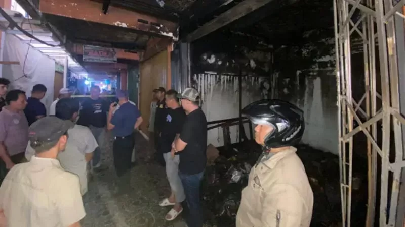Kawasan Pusat Pertokoan Blok Timur B2 Pasar Payakumbuh terbakar pada Senin dini hari (16/2/2026). (Foto: Pemko Payakumbuh)