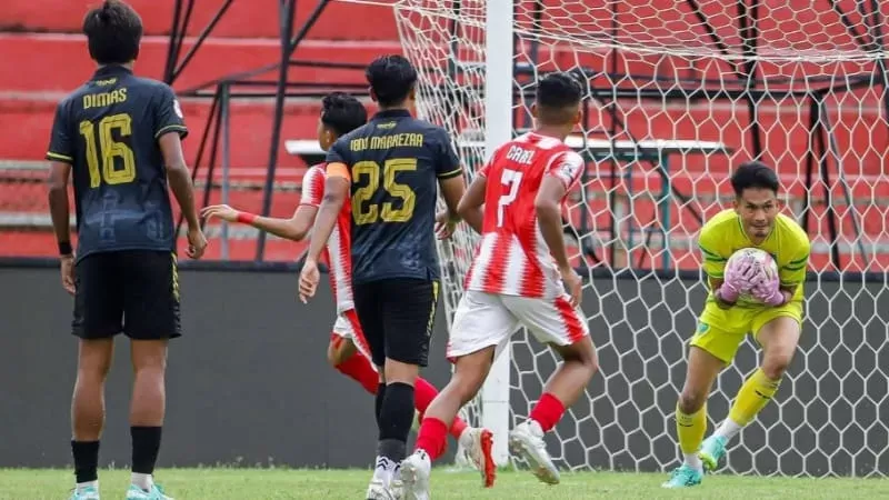 PSP kontra PSPP dalam laga lanjutan Liga 4 Sumbar 2025/2026 di Stadion Haji Agus Salim, Padang, Senin (16/2/2026). (Foto: Kominfo Padang Panjang)