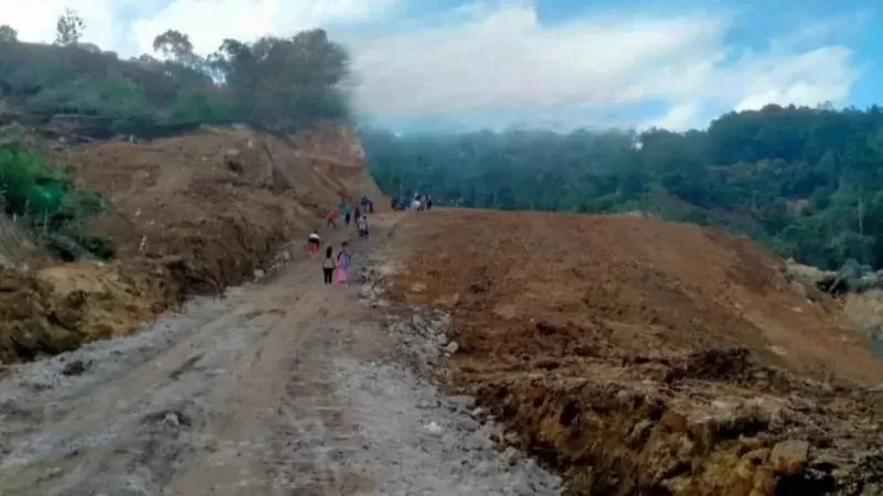 Jalan Malalak–Bukittinggi di Agam kini bisa dilalui roda dua dengan jam terbatas. (Foto: Kominfo Agam)