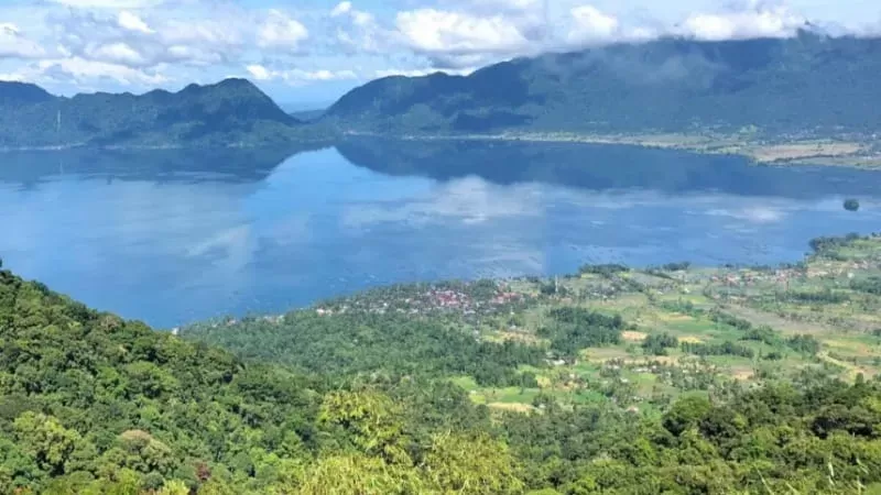 Danau Maninjau, salah satu destinasi wisata di Agam.(Foto: Travelspromo)
