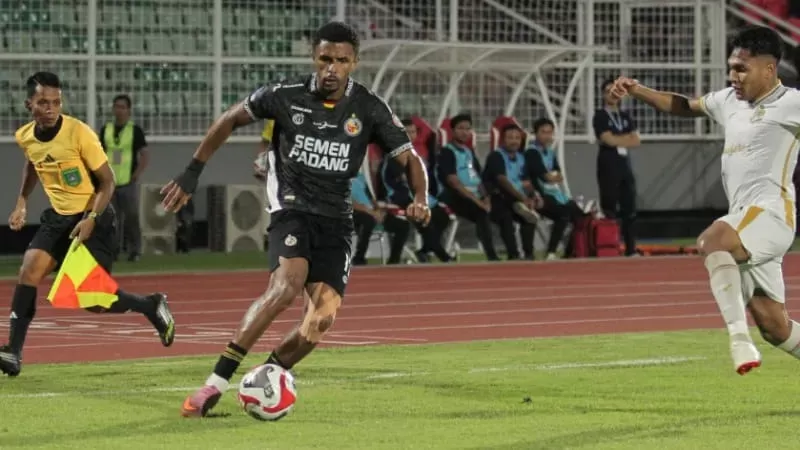 Bhayangkara FC vs Semen Padang saat lanjutan laga BRI Super League 2025/2026 di Stadion Sumpah Pemuda, Bandar Lampung, Selasa (24/2/2026) malam, berakhir dengan kemenangan telak 4-0 untuk The Guardian atas Kabau Sirah. (Foto: MO Semen Padang FC)