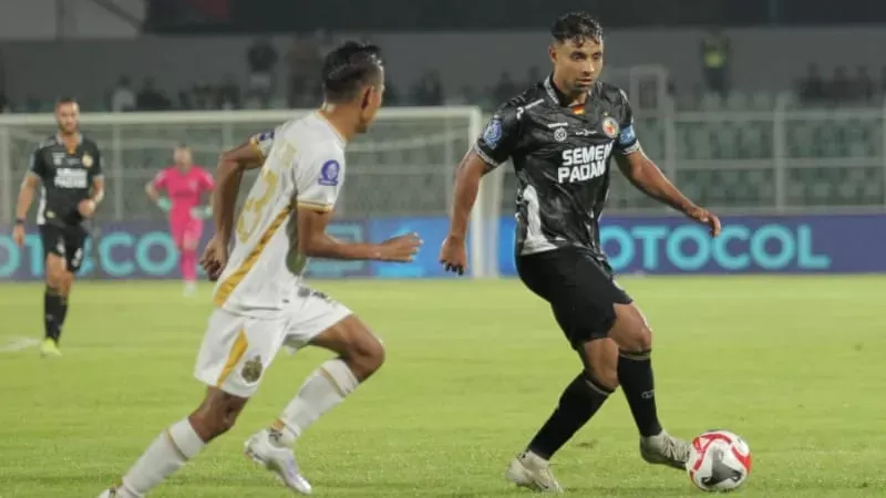 Bhayangkara FC vs Semen Padang saat lanjutan laga BRI Super League 2025/2026 di Stadion Sumpah Pemuda, Bandar Lampung, Selasa (24/2/2026) malam, berakhir dengan kemenangan telak 4-0 untuk The Guardian atas Kabau Sirah. (Foto: MO Semen Padang FC)