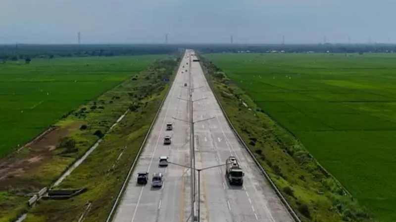 Kendaraan melintas di Tol Trans Sumatera (Foto: Hutama Karya)