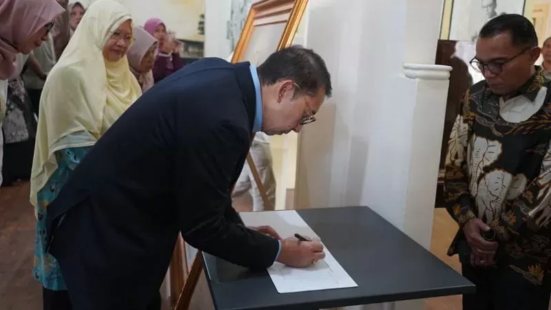 Menteri Kebudayaan RI Fadli Zon saat berkunjung ke Museum Rahmah El Yunusiyyah. (Foto: Kominfo Padang Panjang)