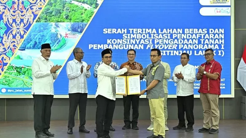 Serah terima lahan bebas dan simbolisasi pendaftaran konsinyasi pengadaan tanah pembangunan Flyover Sitinjau Lauik. (Foto: Humas Pemprov Sumbar)