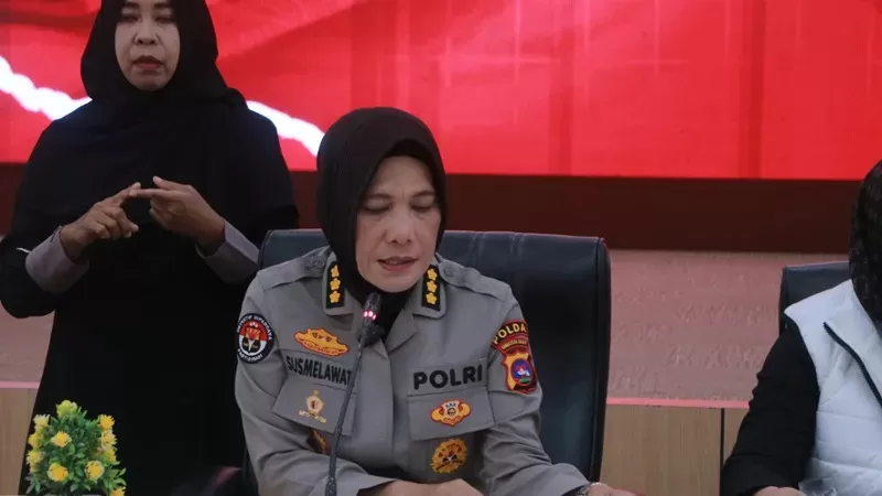 Kabid Humas Polda Sumbar Kombes Pol Susmelawati Rosya saat konferensi pers kasus video call sex yang menyeret nama Bupati Limapuluh Kota Safni, Rabu (18/3/2026) di Mapolda Sumbar. (Foto: Polda Sumbar)