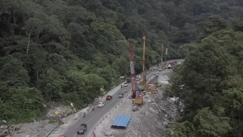 Perbaikan jalur Lembah Anai (Foto: HKI)
