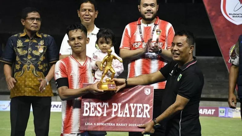 Agung Wijaksono jadi Best Player di Liga 4 Sumbar 2025/2026. (Foto: Kominfo Padang)