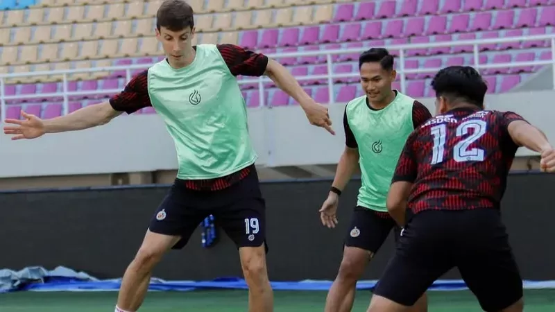 Semen Padang FC saat sesi latihan di Stadion Manahan jelang menghadapi Persis Solo dalam laga lanjutan pekan ke-27 BRI Super League 2025/2026. (Foto: MO Semen Padang FC)