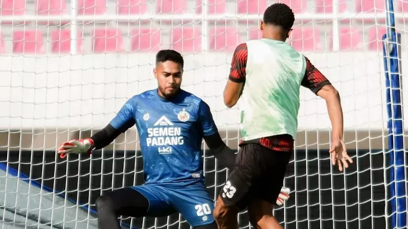 Rendy Oscario saat sesi latihan Semen Padang FC di Stadion Manahan jelang menghadapi Persis Solo dalam laga lanjutan pekan ke-27 BRI Super League 2025/2026. (Foto: MO Semen Padang FC)