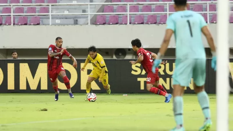 Persis Solo kontra Semen Padang FC di Stadion Manahan dalam laga lanjutan pekan ke-27 BRI Super League 2025/2026. (Foto: MO Semen Padang FC)