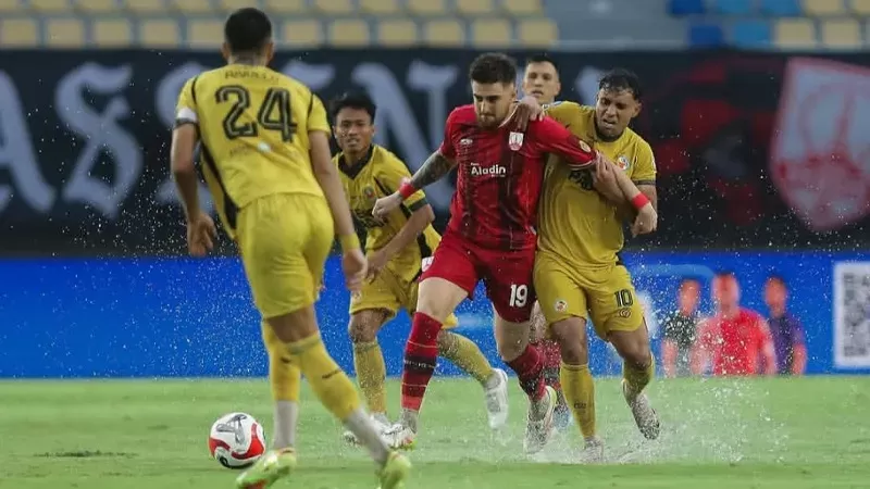 Persis Solo kontra Semen Padang FC di Stadion Manahan dalam laga lanjutan pekan ke-27 BRI Super League 2025/2026. (Foto: MO Persis Solo)