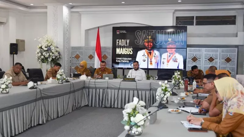 Rapat TAPD di Palanta Rumah Dinas Wali Kota Padang, Selasa (14/4/2026) membahas pengelolaan Pengembalian Dana TKD 2026. (Foto: Humas Pemko Padang)