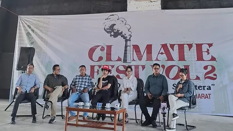 Diskusi publik bertajuk Suara dari Bumi Sumatera yang digelar dalam rangka Climate Fest Vol 2 di Taman Budaya Sumbar pada Kamis (17/4/2026). (Foto: Istimewa)