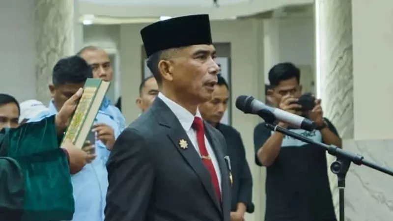 Medison dilantik menjadi Sekda Dharmasraya. (Foto: Pemkab Dharmasraya)