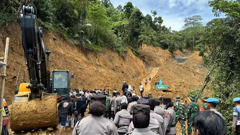 Eksekusi pembebasan lahan pembangunan Flyover Sitinjau Lauik di Sumbar. (Foto: Istimewa)