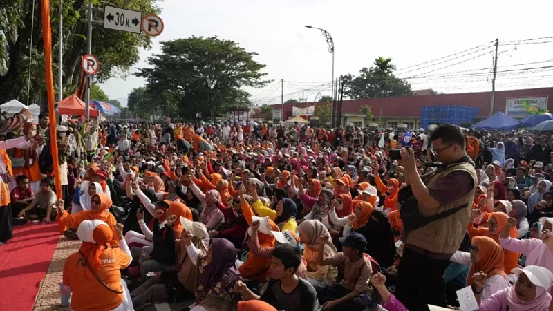 Warga memadati kawasan CFD di depan Kantor Gubernur Sumbar, Kota Padang, Minggu (24/5/2026), dalam puncak peringatan Milad ke-24 PKS. (Foto: Istimewa)