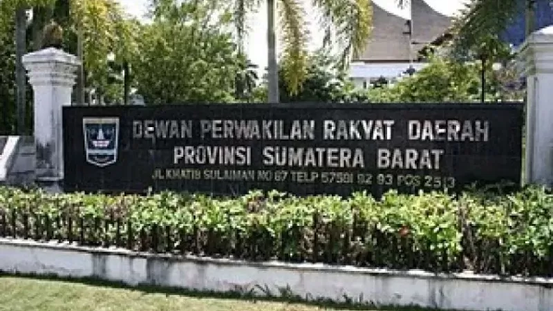 Kantor DPRD Sumbar (Foto: Istimewa)