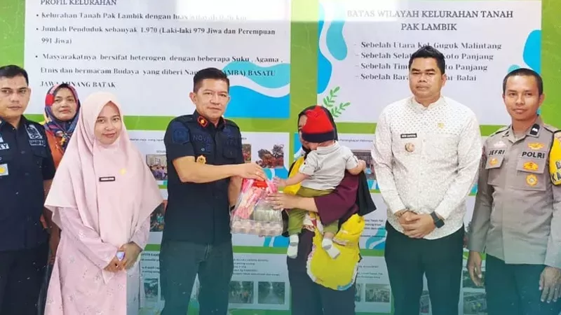 Rutan Padang Panjang melalui Program Kelurahan Binaan menyalurkan bantuan gizi bagi balita stunting di TPL untuk mendukung percepatan penanganan stunting. (Foto: Kominfo Padang Panjang)