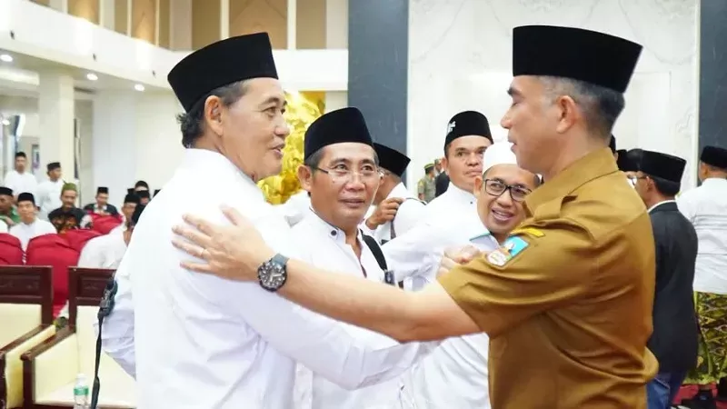 Sekda Dharmasraya Medison bersama Pengurus NU Cabang Dharmasraya. (Foto: Pemkab Dharmasraya)