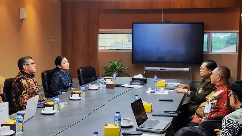 Bupati Annisa Suci Ramadhani saat melakukan audiensi dengan Direktorat Jenderal PAUD Dikdasmen, Kemendikdasmen Kamis (25/6/2026) terkait usulan revitalisasi 53 sekolah dan pembangunan Sekolah Nasional Terintegrasi. (Foto: Pemkab Dharmasraya)
