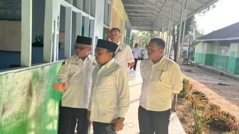 Kunjungan Kemenag Sumbar di lokasi siswa ledakkan bom rakitan. (Foto: Kemenag Sumbar)