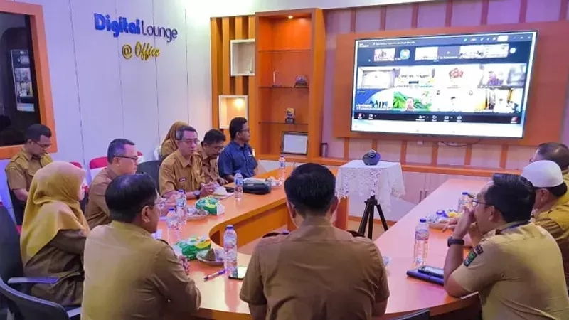 Pemkab Padang Pariaman mengikuti Rakor Pengendalian Inflasi Daerah Tahun 2026 secara virtual dari Ruang Dillo, Kawasan IKK Parit Malintang, Senin (27/7/2026). (Foto: Pemkab Padang Pariaman)