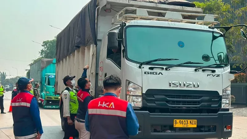 Hutama Karya memperkuat Kampanye Selamat Sampai Tujuan untuk Zero ODOL melalui Operasi ODOL, edukasi, dan pengawasan demi keselamatan. (Foto: Hutama Karya)