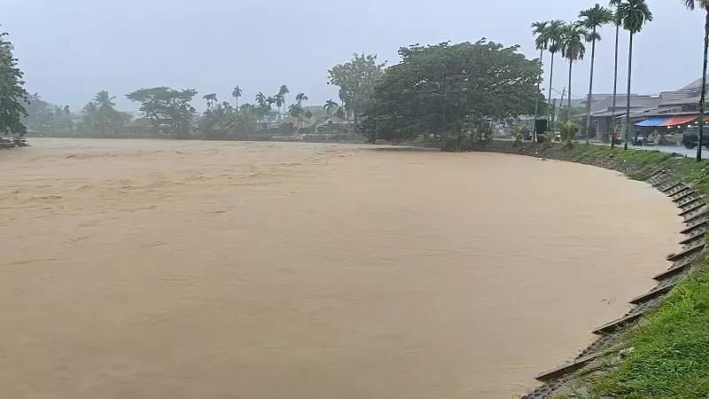 DAS Batang Kuranji saat hujan intensitas tinggi melanda pada Senin, 3 Agustus 2026. (Foto: Mas Mera)