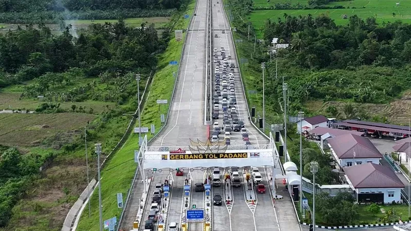 Gerbang Tol Padang bagian dari ruas Tol Trans Sumatera. (Foto: Hutama Karya)
