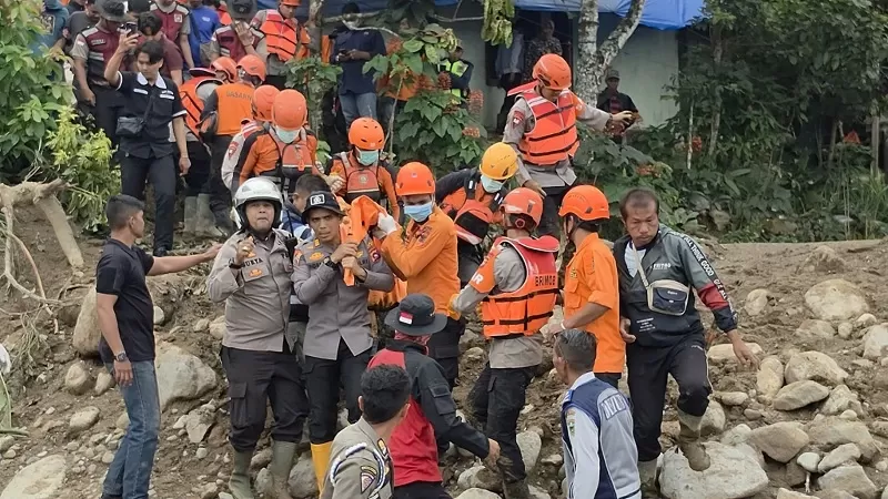 Korban kedua banjir bandang bernama Agusra (59) ditemukan dalam kondisi meninggal dunia. Tim SAR Gabungan menemukan korban pada hari ketujuh pencarian. (Dok. Basarnas)