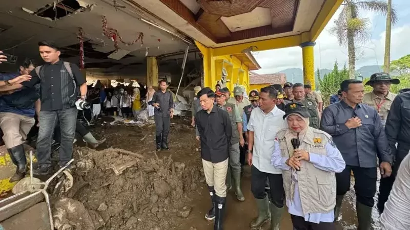 Wapres Gibran saat meninjau dampak galodo di Kabupaten Solok, Jumat (25/9/2026). (Foto: Sekretariat Wapres)