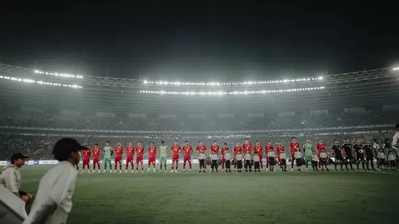 Timnas Indonesia merayakan kemenangan 9-2 atas Bangladesh di Stadion Utama GBK setelah drama perubahan injury time menjadi tujuh menit dalam laga FIFA ASEAN Cup 2026. (Foto: Instagram / Mitchell Baker).
