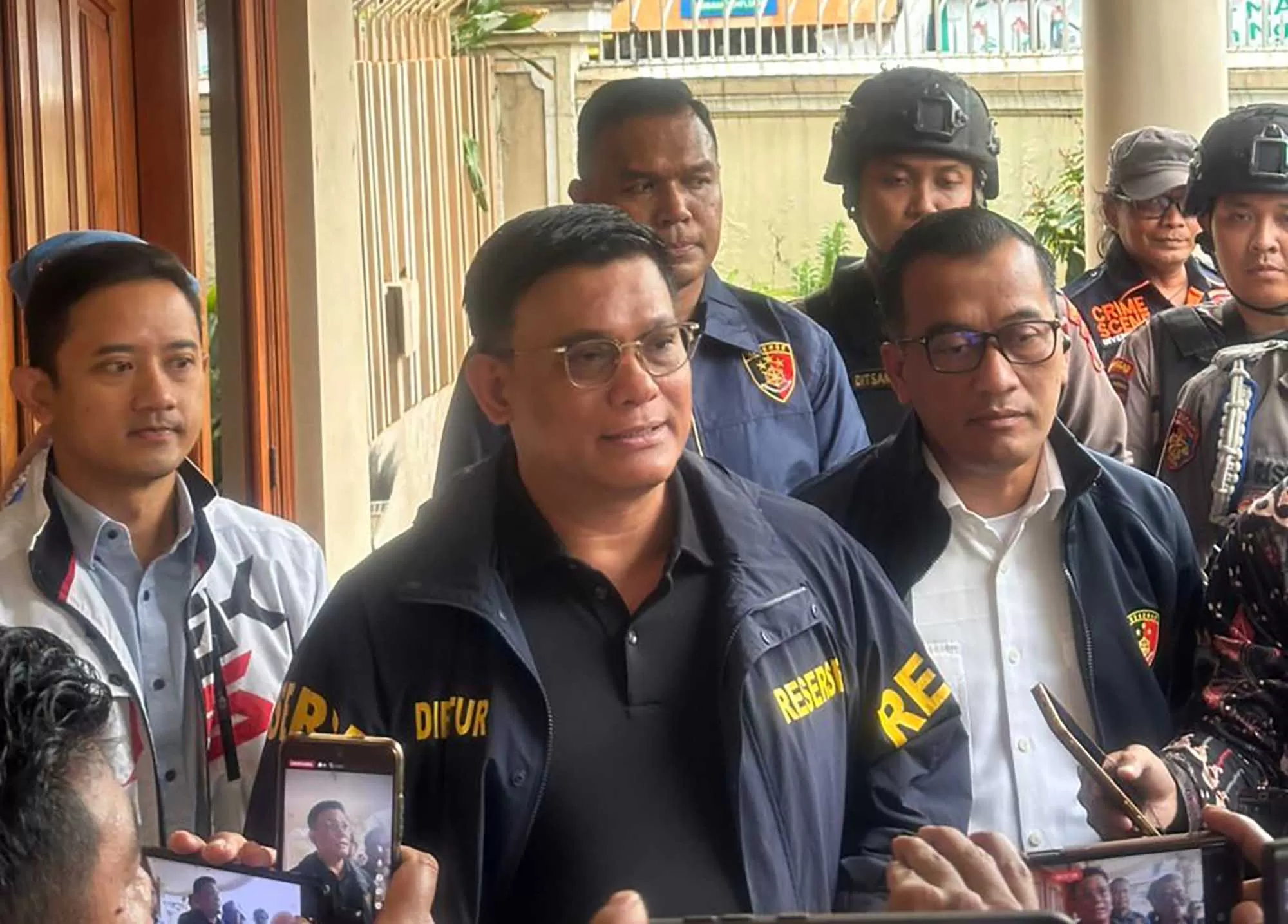 Dirtipideksus Bareskrim Polri Brigjen Pol. Ade Safri Simanjuntak memberikan keterangan terkait kasus penggeladehan toko emas dalam dugaan kasus  tindak pidana pencucian uang (TPPU) . Foto Humas Polri