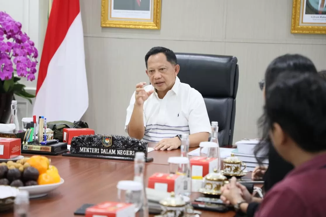 Menteri Dalam Negeri,Tito Karnavian menyampaikan kondisi pengungsi di sumatera kepada awak media di Jakarta Senin (23/3/2026. Foto Satgas PRR.