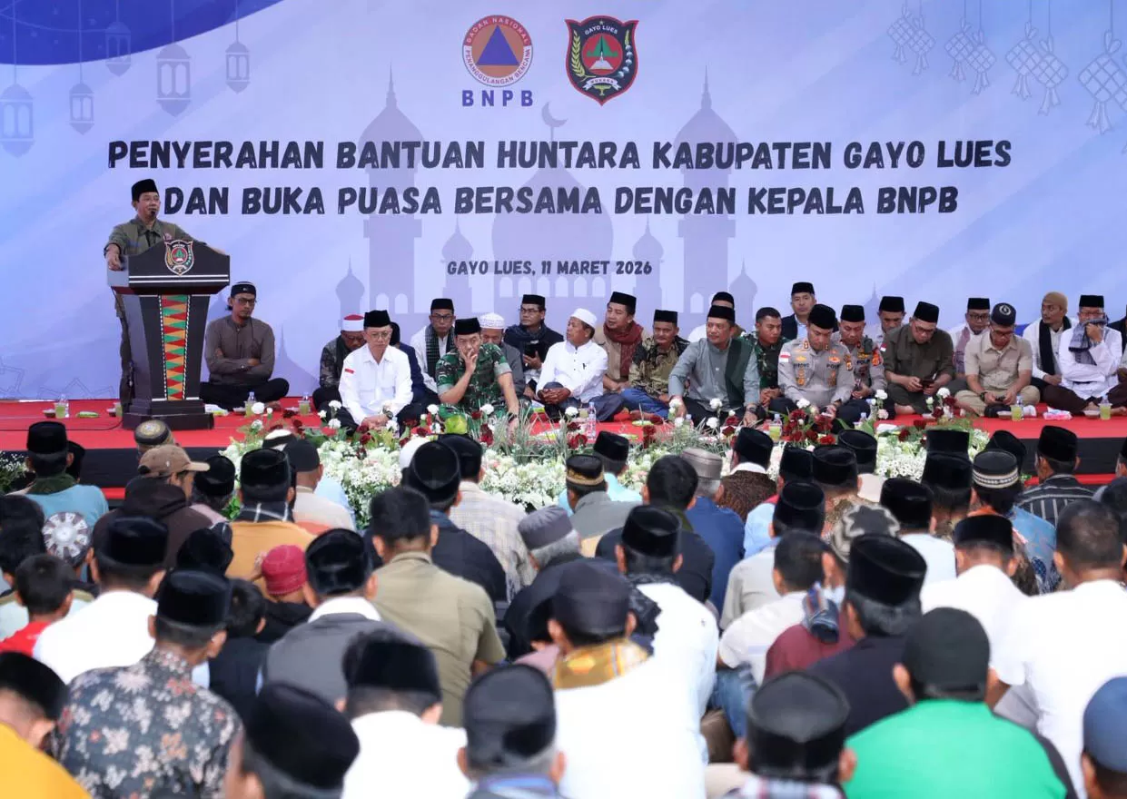 Kepala Badan Nasional Penanggulangan Bencana (BNPB) Letjen TNI Suharyanto menyammpaikan arahan saat penyerahana bantuan huntara dan buka puasa bersama bersa warga  terdampak bencana di kabupaten Gayo Lues, Aceh, Rabu (11/3/2026).