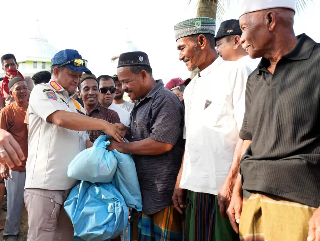 Ketua Satuan Tugas (Satgas) Percepatan Rehabilitasi dan Rekonstruksi Pascabencana Sumatera Tito Karnavian, saat berkunjung  di Desa Sekumur, Kecamatan Sekerak, Kabupaten Aceh Tamiang, Aceh, Sabtu (4/4/2026). Foto Satgas PRR