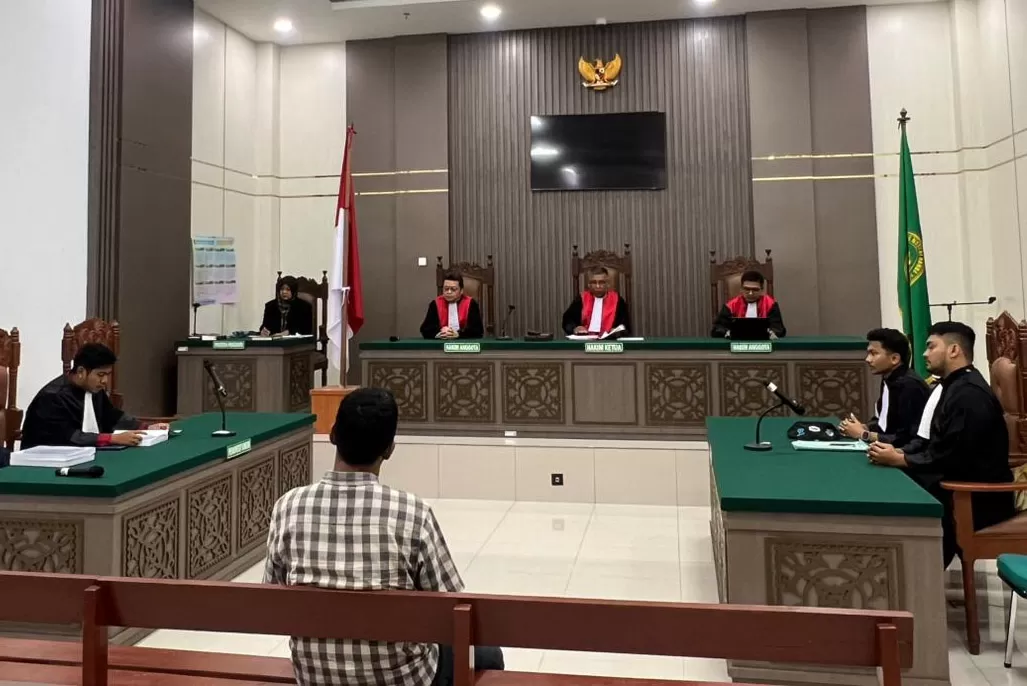 Terdawa menhadiri sidang dengan agenda pembacaan tuntutan oleh Jaksa Penuntut Umum Kejari Sceh Singkil, Selasa (7/4/2026.  Aentenews.Foto Dokumen Humas Kejari Singkil.