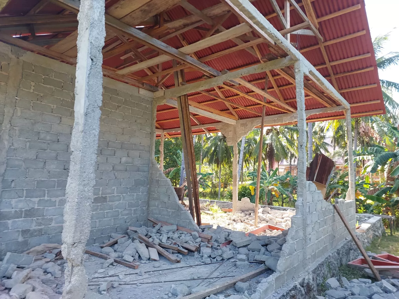 Dampak kerusakan skibat gempa di Sulawesi Utara, Kamis (2/4/2026).