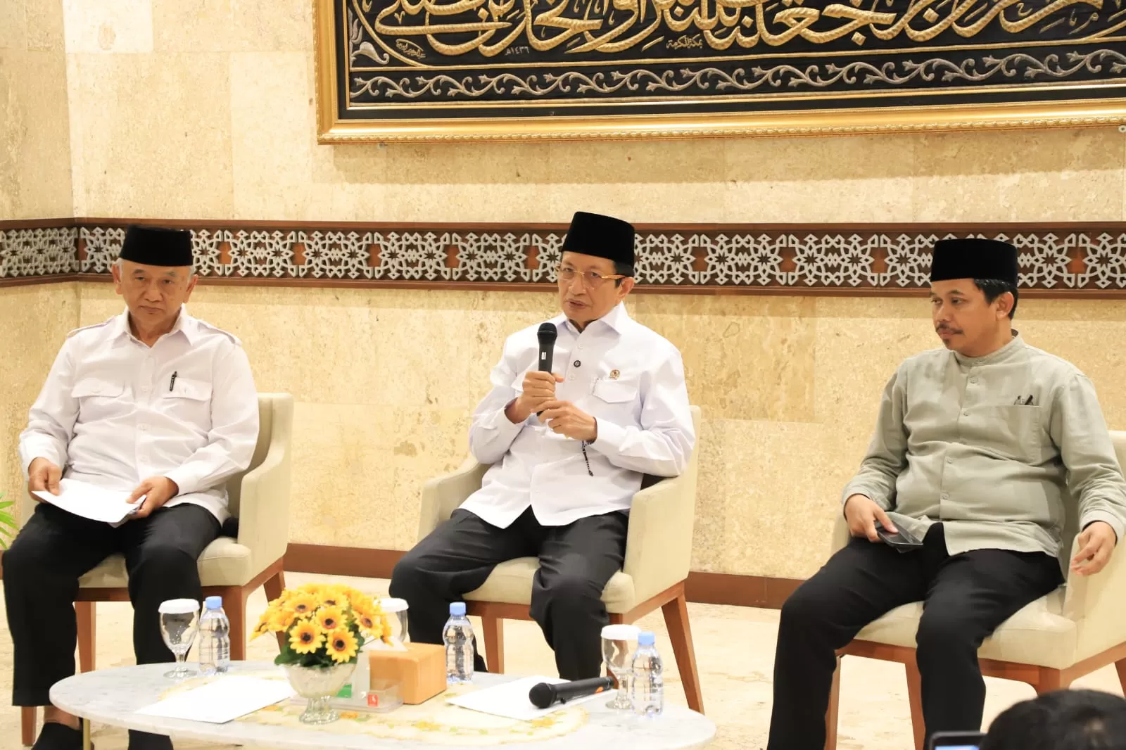 Menteri Agama sekaligus Imam Besar Masjid Istiqlal, Nasaruddin Umar, saat konferensi pers persiapan pelaksanaan Salat Iduladha 1447 H di Masjid Istiqlal. Foto Dok Kemenag.    