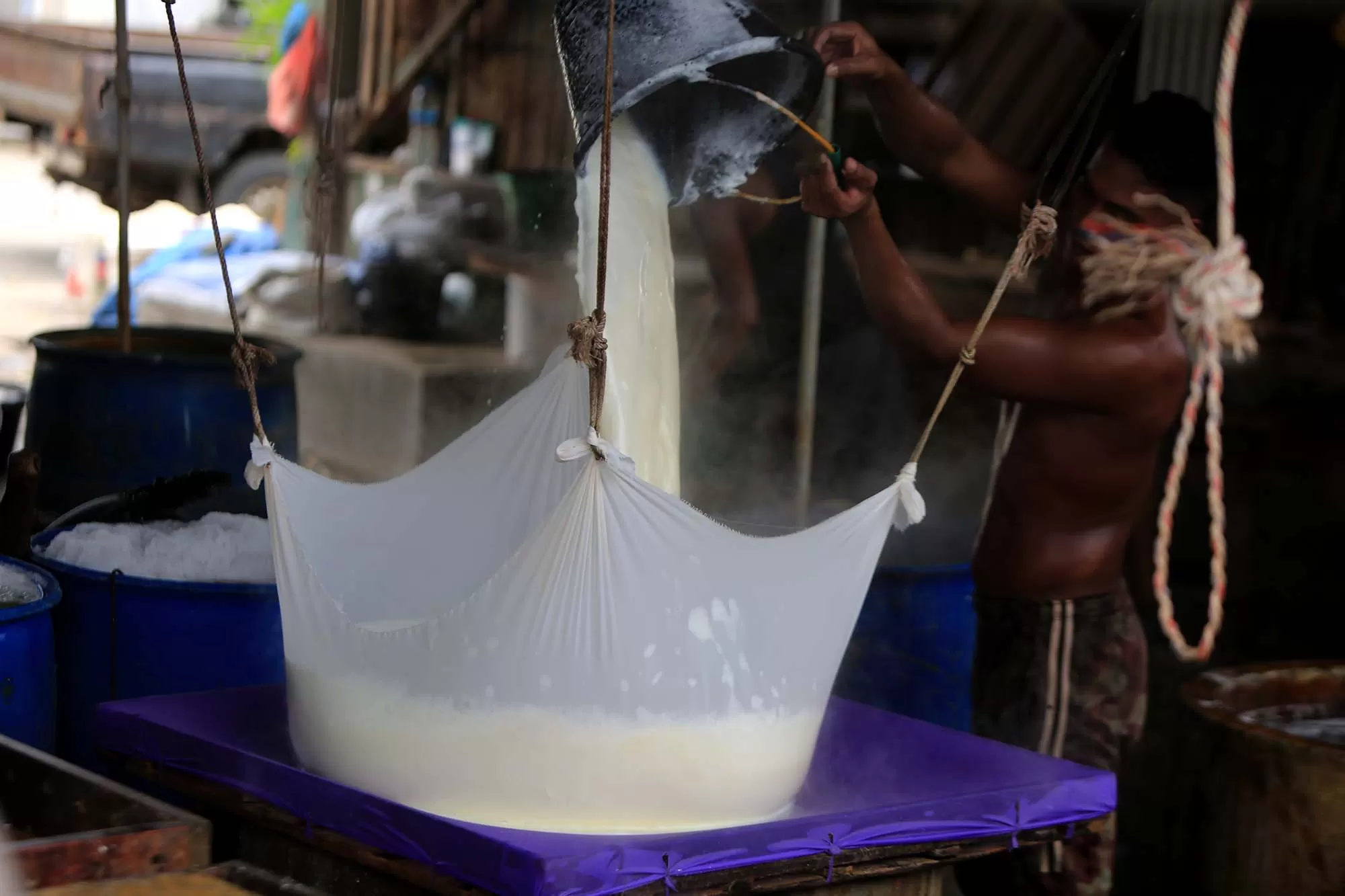 produksi tahu.Foto Aentenews/Ampelsa