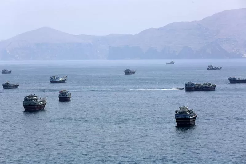 Foto yang diabadikan pada 20 Juni 2026 ini memperlihatkan Selat Hormuz di dekat Khasab, sebuah kota kecil di Oman utara. (Xinhua/Wen Xinnian)