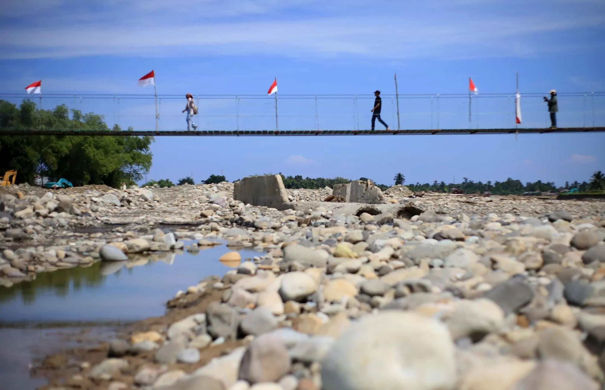 Foto Ilustrasi. Jembatan gantung pascabencana di Pidie Jaya. Aentenews Foto/Ampelsa