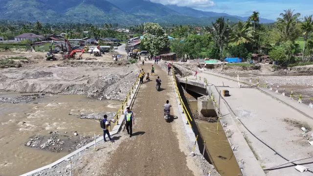 Pembangunan jembatan darurat di Gayo Lues. Foto Dok Balai Pelaksanaan Jalan Nasional, Aceh.