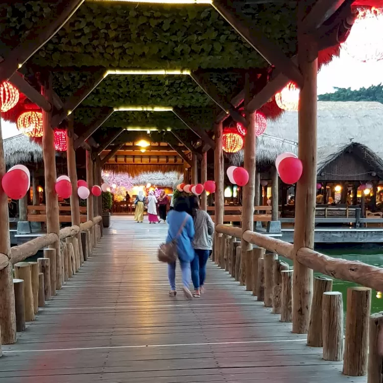 Tepi Laut Hingga Dataran Tinggi, Ini 5 Rekomendasi Restoran Paling ...