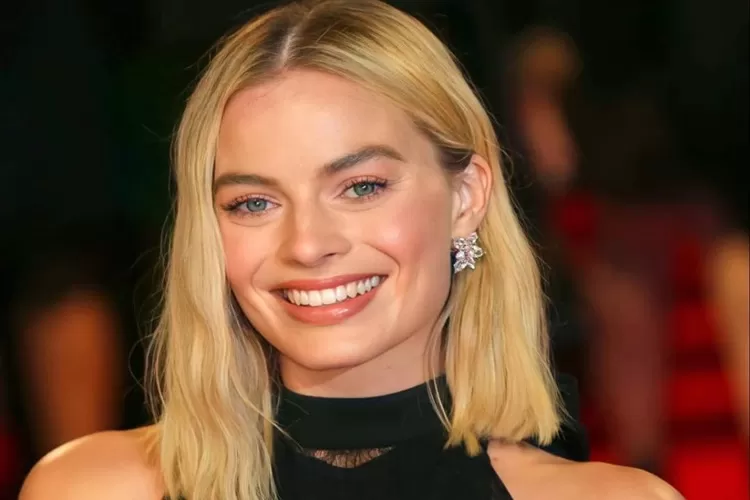 7 Potret Menawan Margot Robbie, Bintangi Film Barbie - Akurat